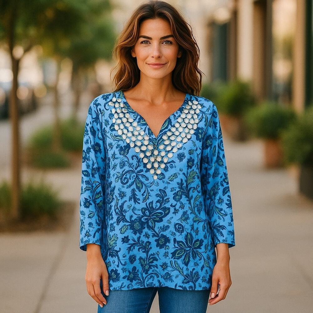 JM Collection Womens Top Sz L Watery Blue Wildflower Way Shell Trim NEW‎ Floral